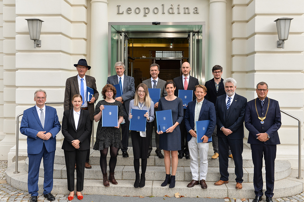 Nationale Akademie der Wissenschaften Leopoldina (@leopoldina) on Twitter photo Anlässlich ihrer Jahresversammlung zeichnet die Leopoldina ForscherInnen für ihre hervorragenden wissenschaftlichen Leistungen aus. Mehr: leopoldina.org/presse-1/nachr…
<a href="/CoBaStiftung/">Commerzbank-Stiftung</a> Anlässlich ihrer Jahresversammlung zeichnet die Leopoldina ForscherInnen für ihre hervorragenden wissenschaftlichen Leistungen aus. Mehr: leopoldina.org/presse-1/nachr…
<a href="/CoBaStiftung/">Commerzbank-Stiftung</a>