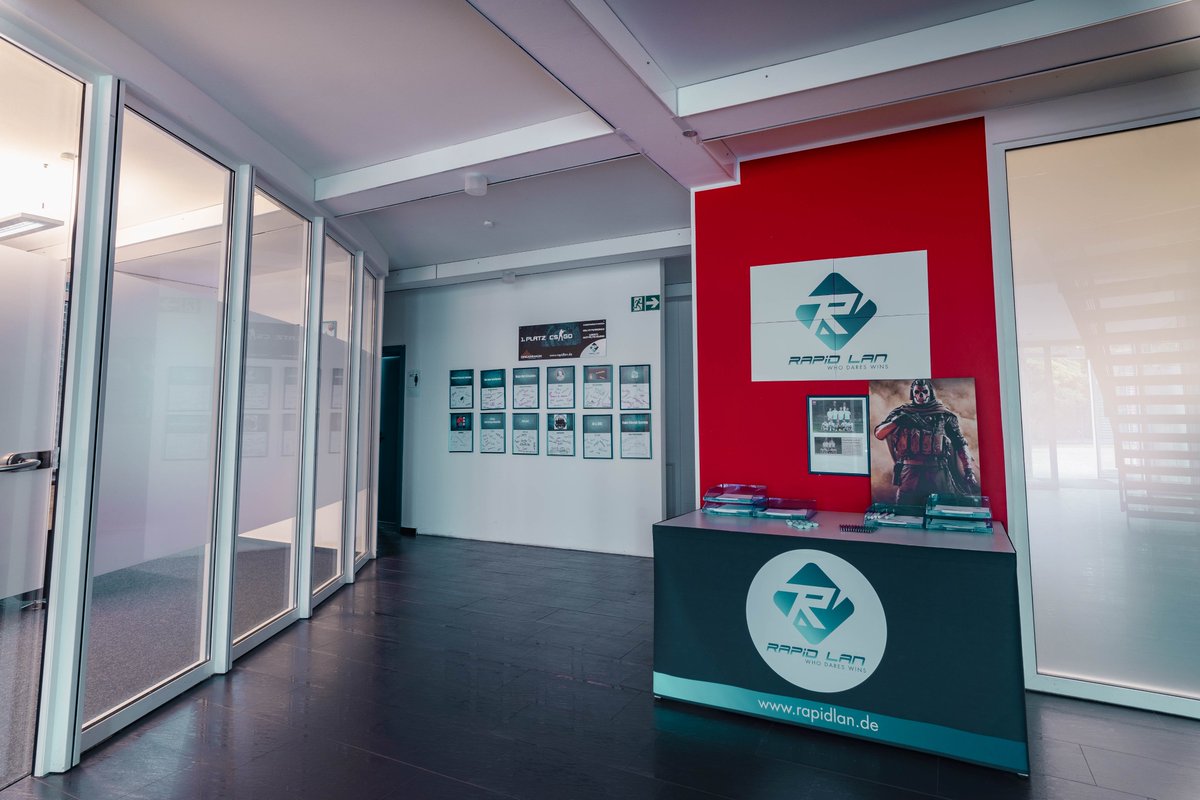 Wer findet sich auch an unserer "Wall of Fame" wieder ? 🥰

Unser Flurbereich ist nun auch up to date.

Alle Communities die unser Rapid Lan Haus besuchen bekommen einen eigenen Rahmen mit Ihrem Logo.

Ab drei Besuchen gibt es einen Goldenen Rahmen 🥳

rapidlan.de