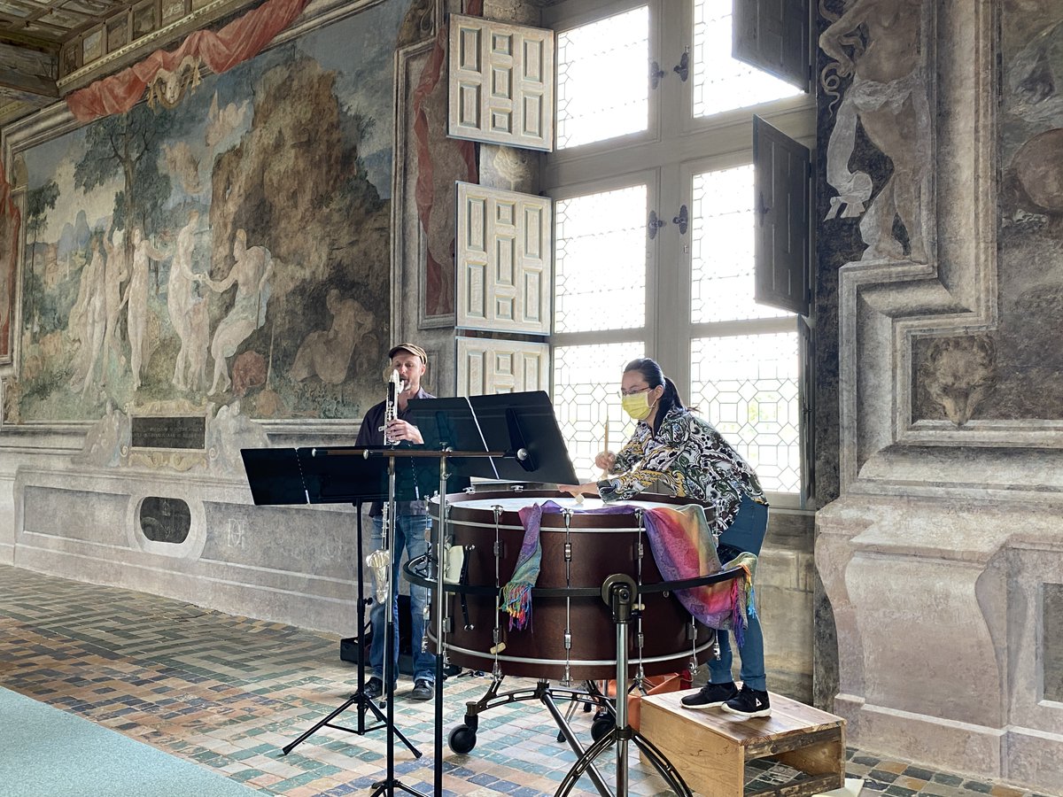 {Traversées Sonores} <a href="/chateauoiron/">Château d'Oiron</a> c'est le 3 octobre de 15h30 à 17h30! 🎵🎶🥁🎼🎺🎷🎻
Laissez-vous guider par la musique pour découvrir le monument!  Il y a quelques jours l'@ensembleptyx était en répétition dans le château 😘

+ d'infos? chateau-oiron.fr/Actualites/Tra…