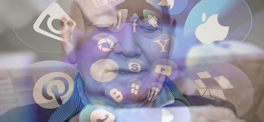 Have you ever thought how challenging digitalization can be if basic concepts as 'device' or 'app' all sound the same to you? Learn about digital ecologies of older adults from the blog post by <a href="/Katka_iot/">Katka Černá</a>: 

eusset.eu/2021/09/21/the…