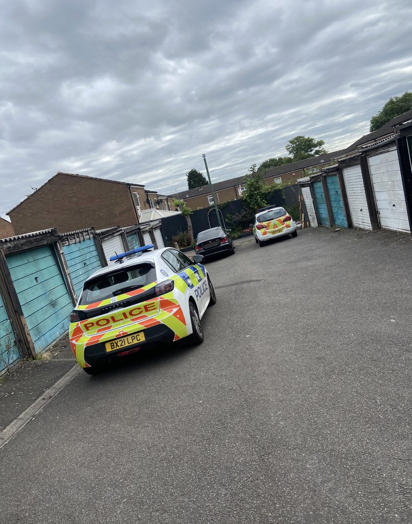 SmithswoodWMP's tweet photo. #SolihullAction | WARRANT 🚨

This morning officers have executed a Warrant in #Smithswood 🚔 

We have seized a quantity of Class B drugs and suspected Class A drugs 👀 

This is from intelligence YOU have provided us with - keep it coming 👏 SH https://t.co/5VRTV1ShFD