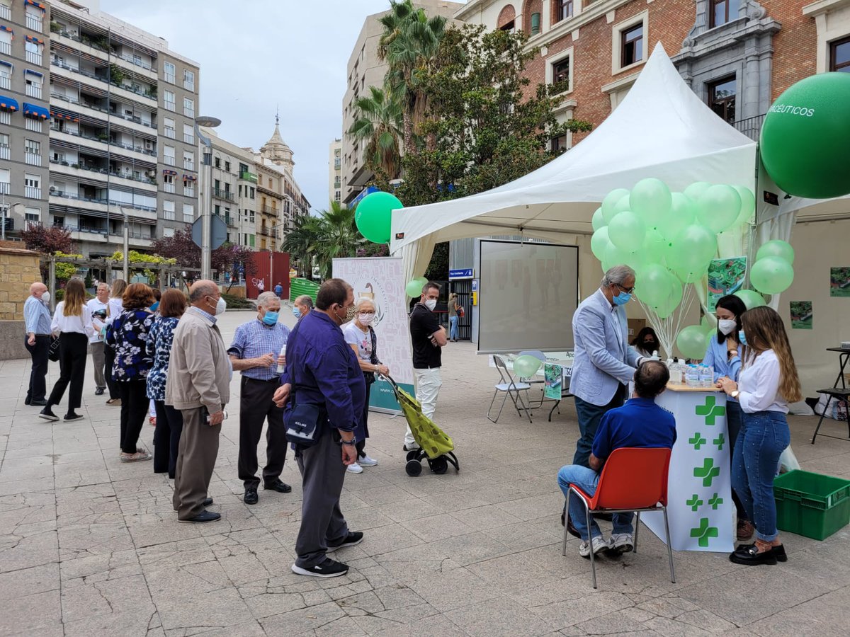Cerca de 1.000 farmacéuticos de #Jaén celebramos hoy el Día Mundial del Farmacéutico 2021 con el lema “Farmacia: siempre de confianza, al servicio de tu salud”
#DíaMundialdelFarmacéutico #DMF2021 #WorldPharmacistsDay 
¡Súmate a la celebración!