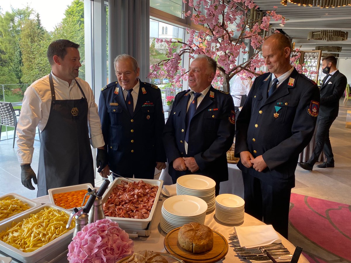 SloMeetings's tweet photo. @Bled_Rose_hotel navdušil s kulinariko na enem izmed dogodkov v organizaciji Ministrstva za kmetijstvo, gozdarstvo in prehrano: https://t.co/xjO3cC8hno
#visitbled #meetbled #sloveniameetings #tasteslovenia
@MKGP_RS https://t.co/nHdvdpEGqr