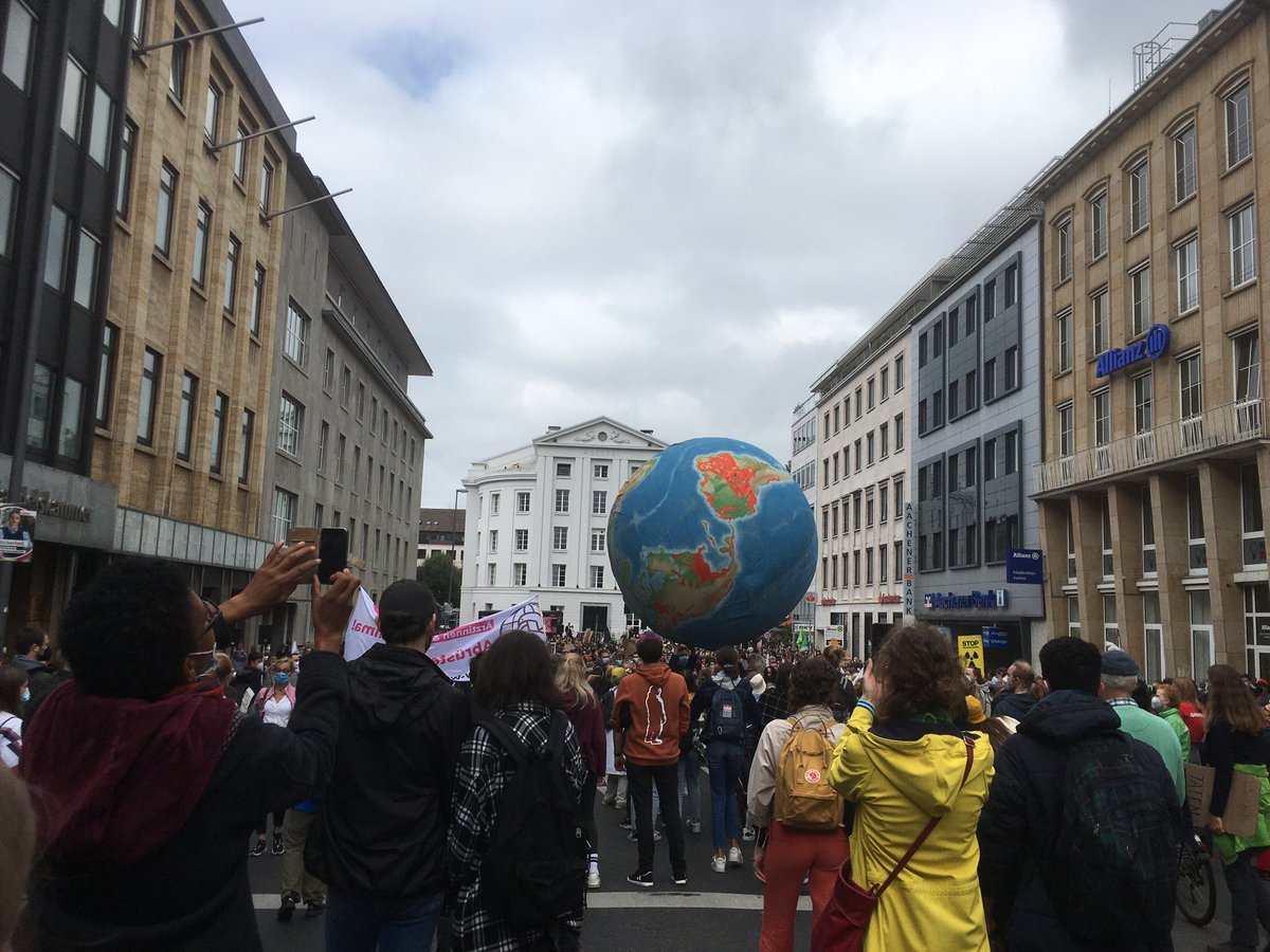 CoWuerzberger's tweet photo. #AlleFürsKlima mit #fff & #artists4future in #Aachen —> ich wähle am Sonntag fürs Klima, & ihr? #Klimawahl #Klimagerechtigkeit #climatejusticenow https://t.co/iGuA3559q8