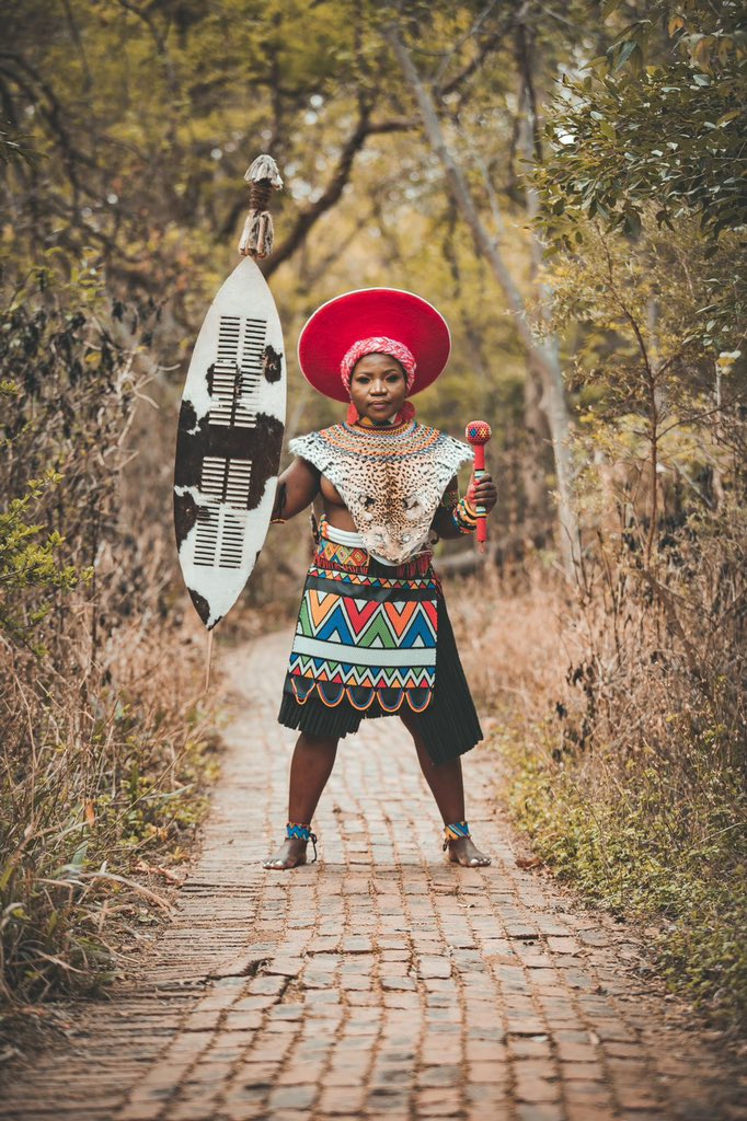 MakhadziSA's tweet photo. Nibe nosuku oluhle lesintu #AfricanQueenAlbum https://t.co/PuDExvBJB6