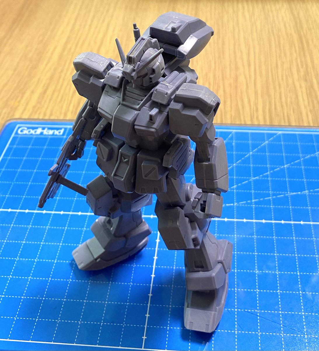 クラフト V Twitter 次の ガンプラ も電撃ホビーマガジンの付録でいこうかと思います 1 144 ヘイズル 改 Hguc版が出る前 04年1月号の付録 Seedの安い1 144シリーズと同タイプのパーツ構成で 腕と脚の関節は固定されています