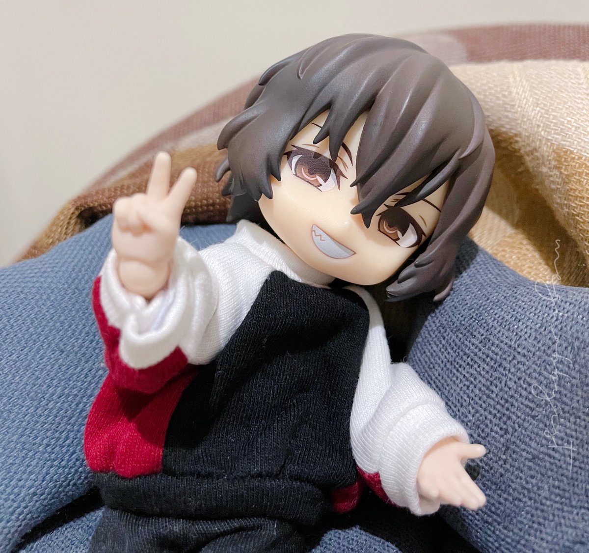 meghobbyist's tweet photo. Dazai being vain in front of the cam! 📸 🤣 https://t.co/cGxPPvjYp4