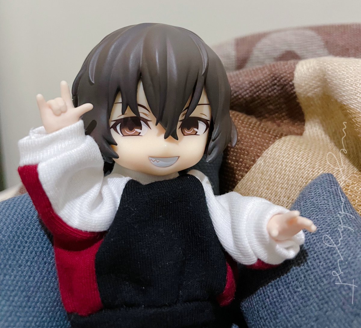 meghobbyist's tweet photo. Dazai being vain in front of the cam! 📸 🤣 https://t.co/cGxPPvjYp4