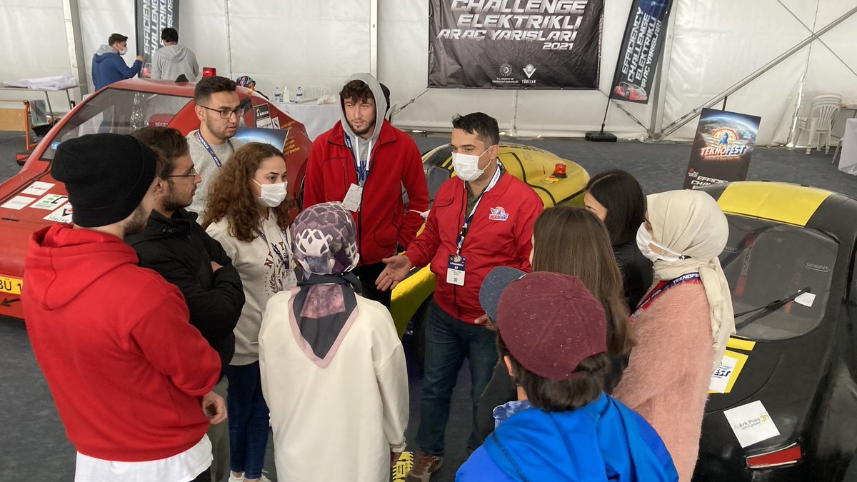 voltacar38's tweet photo. TEKNOFEST’in 3.gününde standlarımız sponsorumuz Aspilsan Enerji Yönetim Kurulu Üyesi Ahmet Turan ÖZDEMİR Bey tarafından ziyaret edildi.
Kendilerine ziyaretleri ve destekleri için teşekkür ediyoruz.
#TEKNOFEST2021 #Aspilsan #VoltaCar https://t.co/rbCpIubbBI