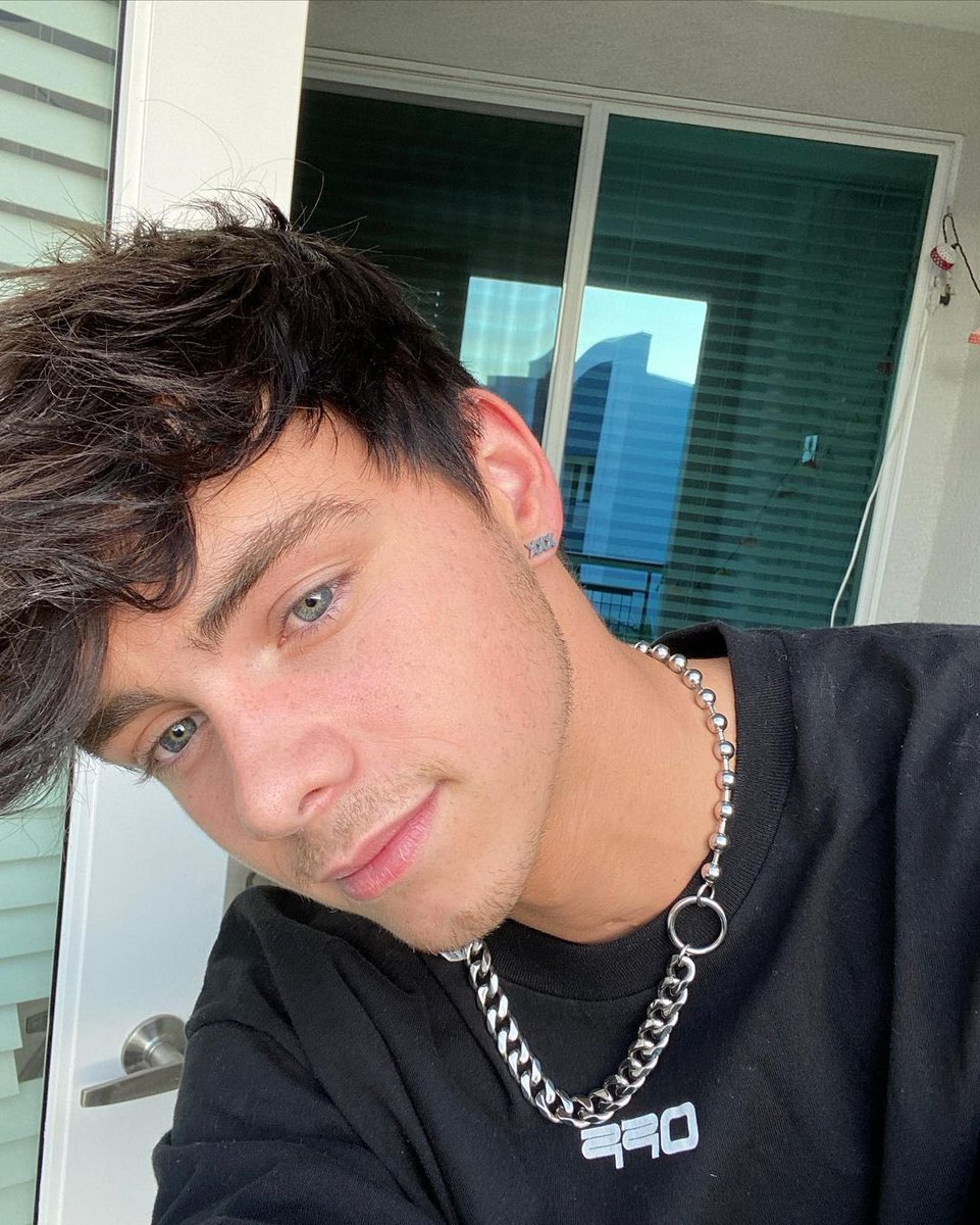 mendeslipamix's tweet photo. in #corbynday i just wanted to let u know how much u helped me Corbyn, how much I love u and how proud of u I am, thanks for your music, thanks for being there, you are my safe place, always🤍LOVE U https://t.co/wSc2x3IpVZ