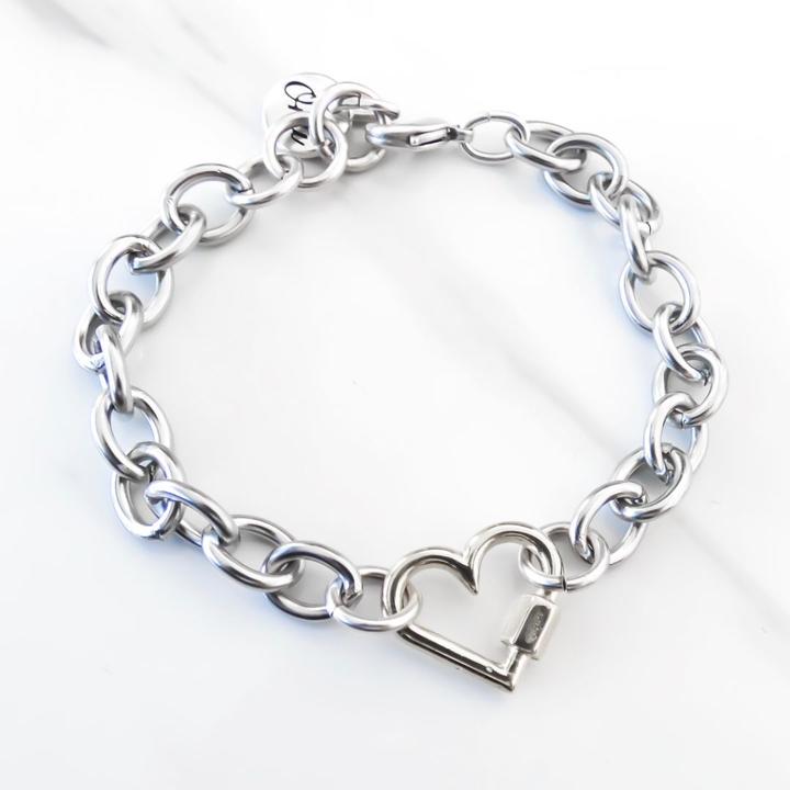 New Orli Jewellery stock is on the website today! These beautiful bracelets come with an Orli Jewellery gift box so they make perfect gifts for birthdays or Christmas 🎁
Click the link for more details 😊
livvyandrose.com/orli-jewellery…
#christmasshopping #jewellery #accessories #xmas