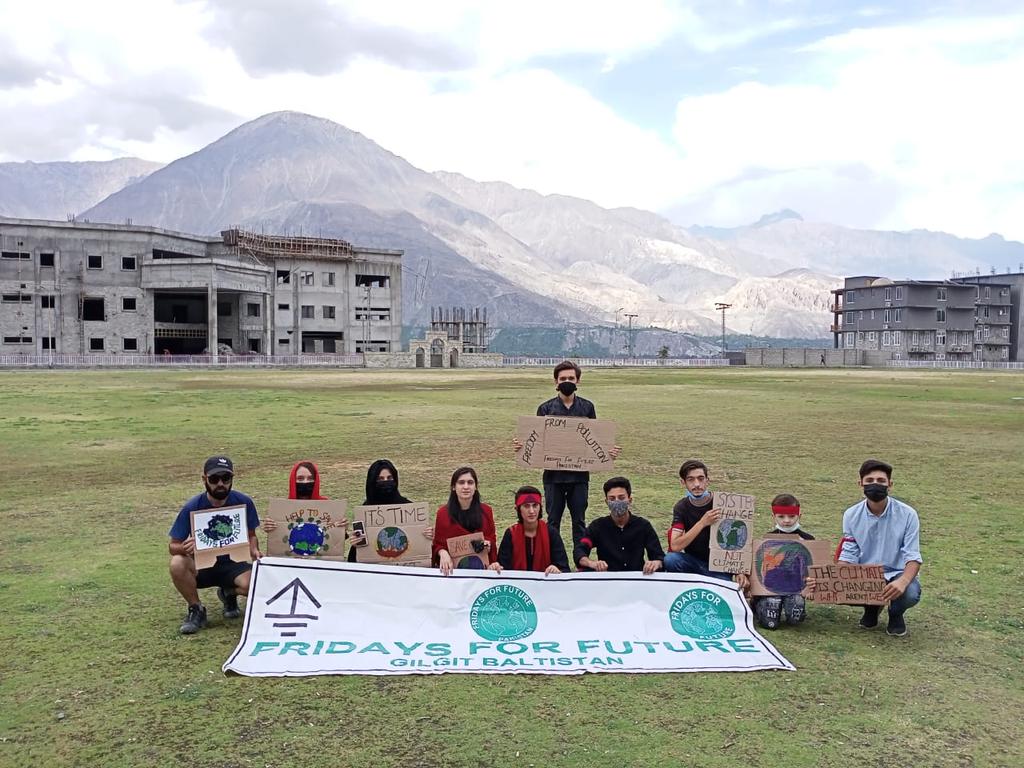 Fridays4FutureP's tweet photo. Demanding climate justice
#GilgitBaltistan 
#UprootTheSystem
@GretaThunberg https://t.co/TDSQSAwQrz