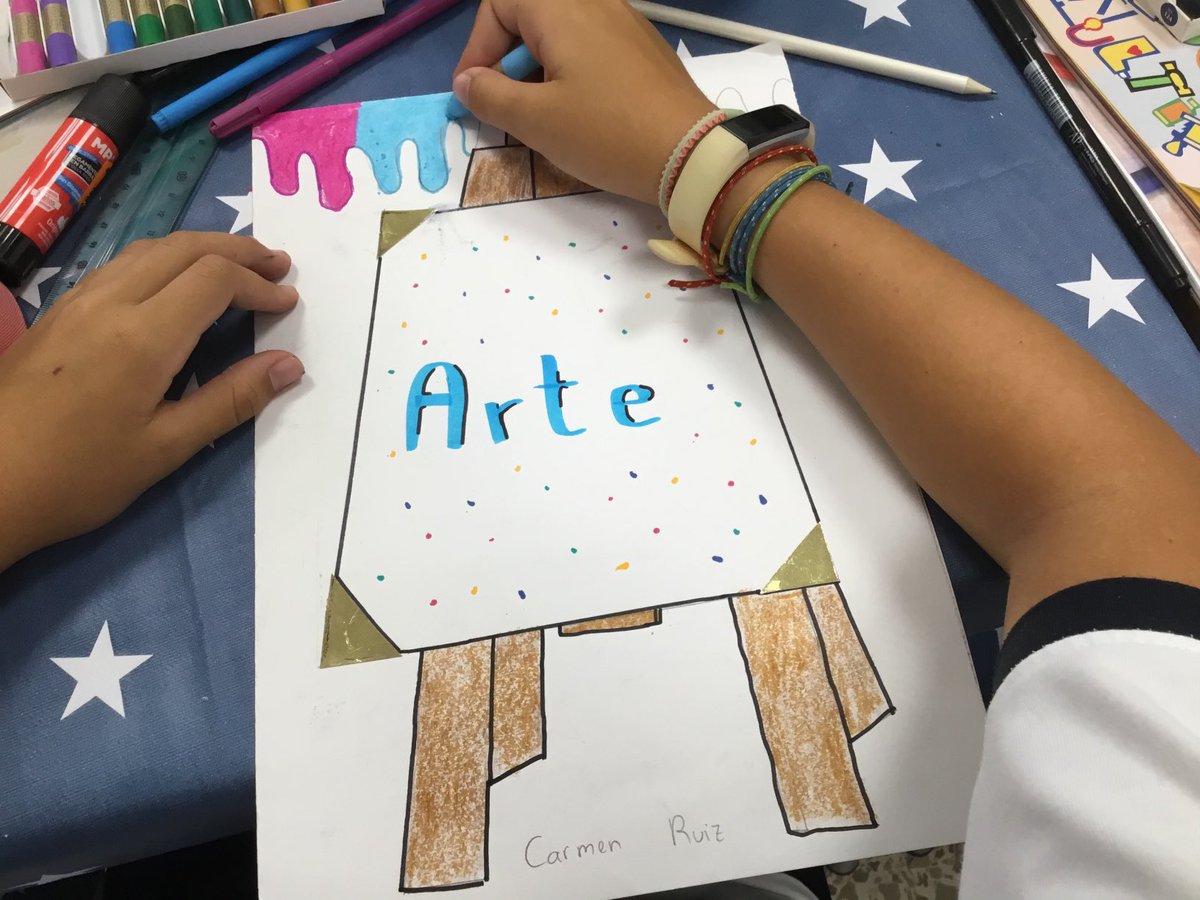 jaimemunne's tweet photo. Así de chulas están quedando las carpetas que están realizando los alumnos de primero de secundaria del @ColegioSalliver para guardar sus trabajos de #epvav #abp #crecerenconfianza https://t.co/6NuNK6FgGM
