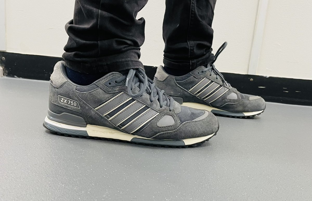 TtsSoles's tweet photo. Happy Friday #Adidas #ZX750 2013
#Adifamily #3Stripes2soles1love #adidasoriginals https://t.co/xnp2DnzCSH