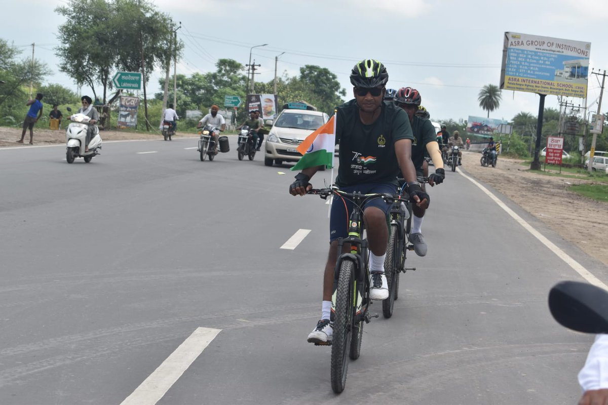 ITBP_official's tweet photo. ITBP cycle rally on #AzadiKaAmritMahotsav from Jallianwala Bagh to Rajghat at the memorial of Shaheed Udham Singh in Sunam, District Sangrur, Punjab today paid tributes and organised a programme to salute the freedom fighter.
 
#Amritmahotsav
#Himveers https://t.co/mCdhgUrYKI