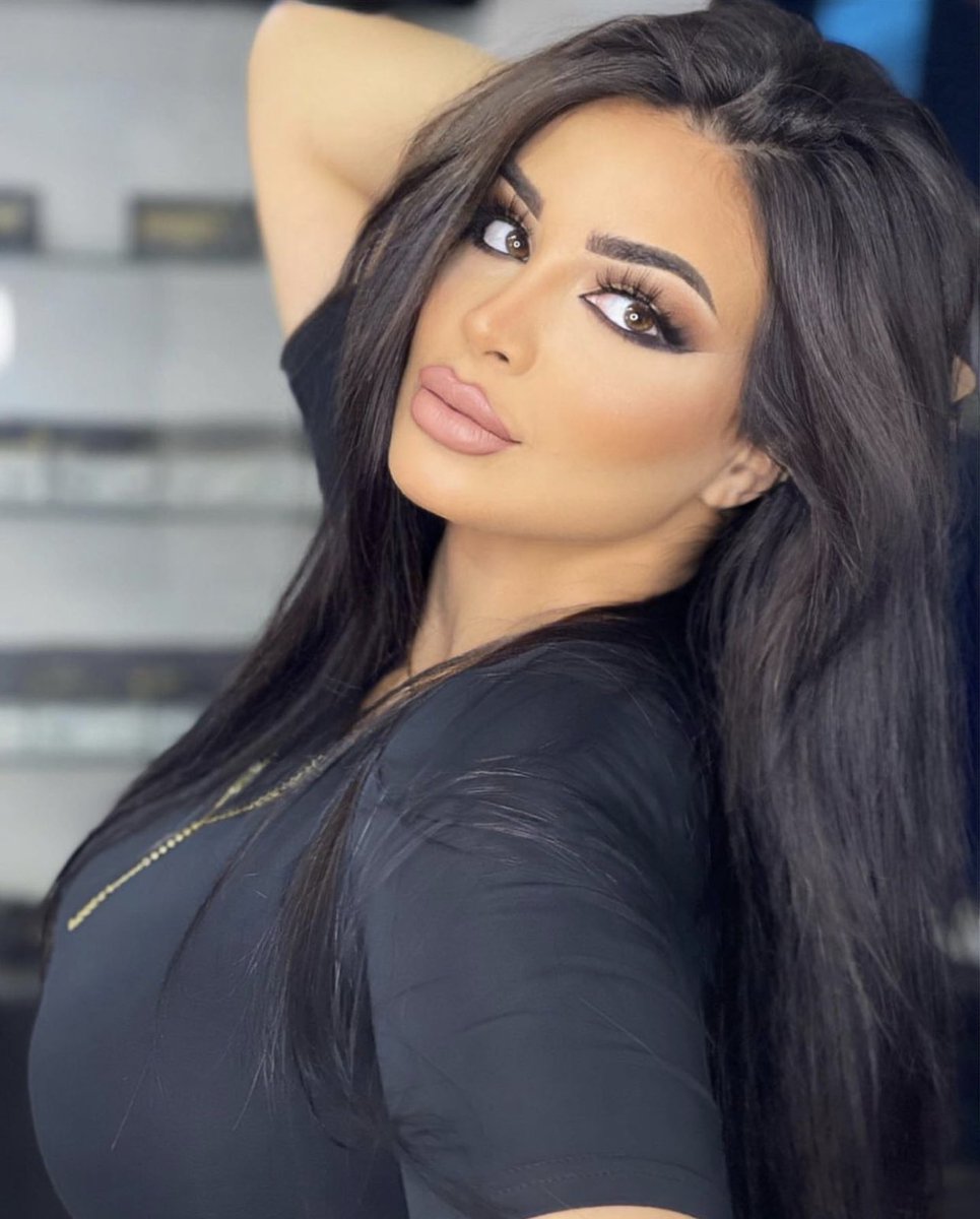 مختبئ انت ...
بـ داخل كل تفاصيلي وحكاياتي 
تملكت الفؤاد دون علمي 
فما أزهى الفؤاد وأنت فيه💋