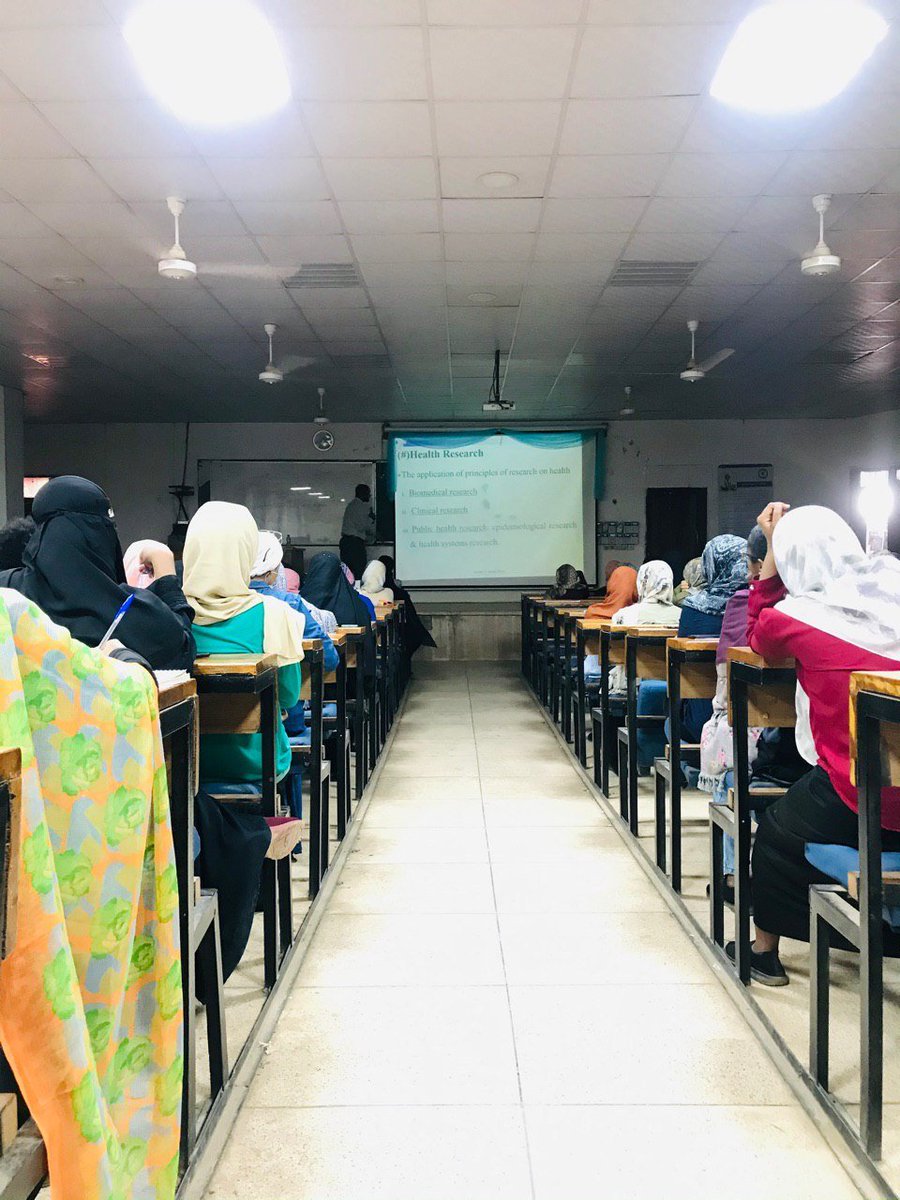 fpsauofk's tweet image. 🔵 ورشة "أساسيات البحث العلمي" والتي قدمها د.أحمد حسن أرباب  يوم الأمس 🌹
كانت لحظات مليئة بالمتعة المعرفية الثرة ♡
الشكر لدكتور أحمد أرباب على إقتطاع جزء من وقته الغالي والنفيس من أجل تقديم هذا العمل الرائع، كما نتقدم بالتحية لجميع الحضور. 
#السكرتارية_الأكاديمية
#إعلام_الرابطة