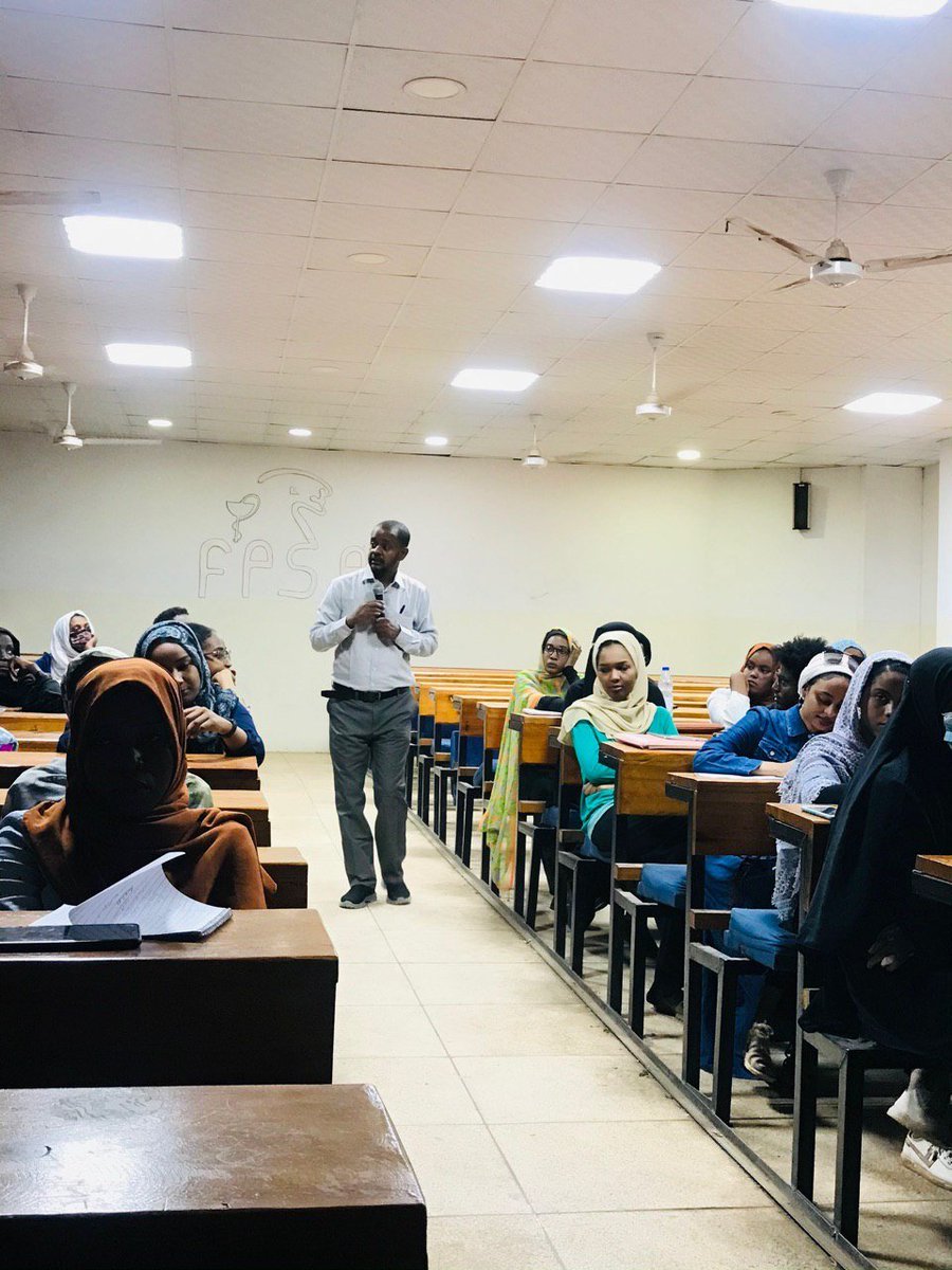 fpsauofk's tweet image. 🔵 ورشة "أساسيات البحث العلمي" والتي قدمها د.أحمد حسن أرباب  يوم الأمس 🌹
كانت لحظات مليئة بالمتعة المعرفية الثرة ♡
الشكر لدكتور أحمد أرباب على إقتطاع جزء من وقته الغالي والنفيس من أجل تقديم هذا العمل الرائع، كما نتقدم بالتحية لجميع الحضور. 
#السكرتارية_الأكاديمية
#إعلام_الرابطة