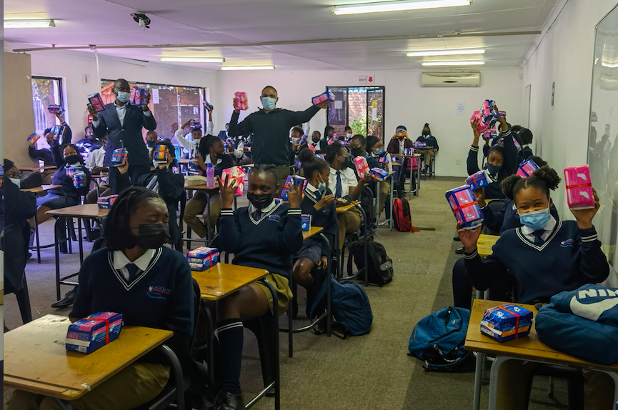 rabisonshumba's tweet photo. When I reflect on the #AfricanHeritage, I think of the continent we dream to see in our lifetime. The African legacy can not not neglect the cries of #YoungPeople. We distributed 3 months supply of sanitary towels to 100 Girls in Jhb. #EndPeriodPoverty #KeepGirlsInClass https://t.co/qGqgPnT9gn