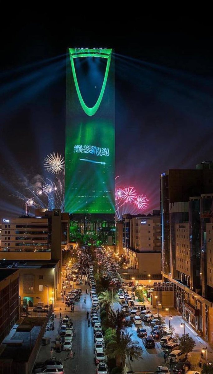 mf9ii's tweet photo. وطني يدٌ صاغت سما العلياءِ
تُكسي عُرى الإسلامِ درعَ وفاءِ

وطني بلاد الفخر والعز الذي
تحمي عُلاهُ رايةُ العظماءِ

هو مصدر الأنوار أطهر بقعة 
هو موطن الحرمين و الشرفاءِ https://t.co/aCyDIQRLqP