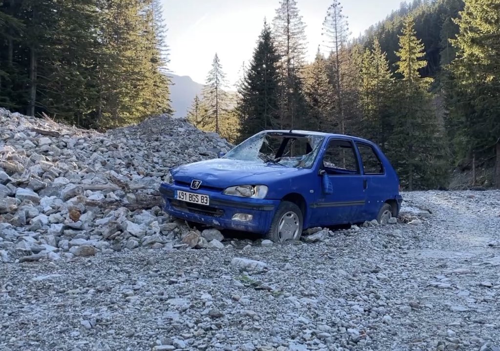 Clau_Olvr's tweet photo. Depuis un #an, presque aucun #travaux n’a été effectué sur la #route de #M96 qui mène de Saint-Martin-Vesubie au #refuge de la Madone. Sur #11kms les #dégâts sont encore considérables. Par moment la route a même #disparu. https://t.co/Y1lgg0TsZL