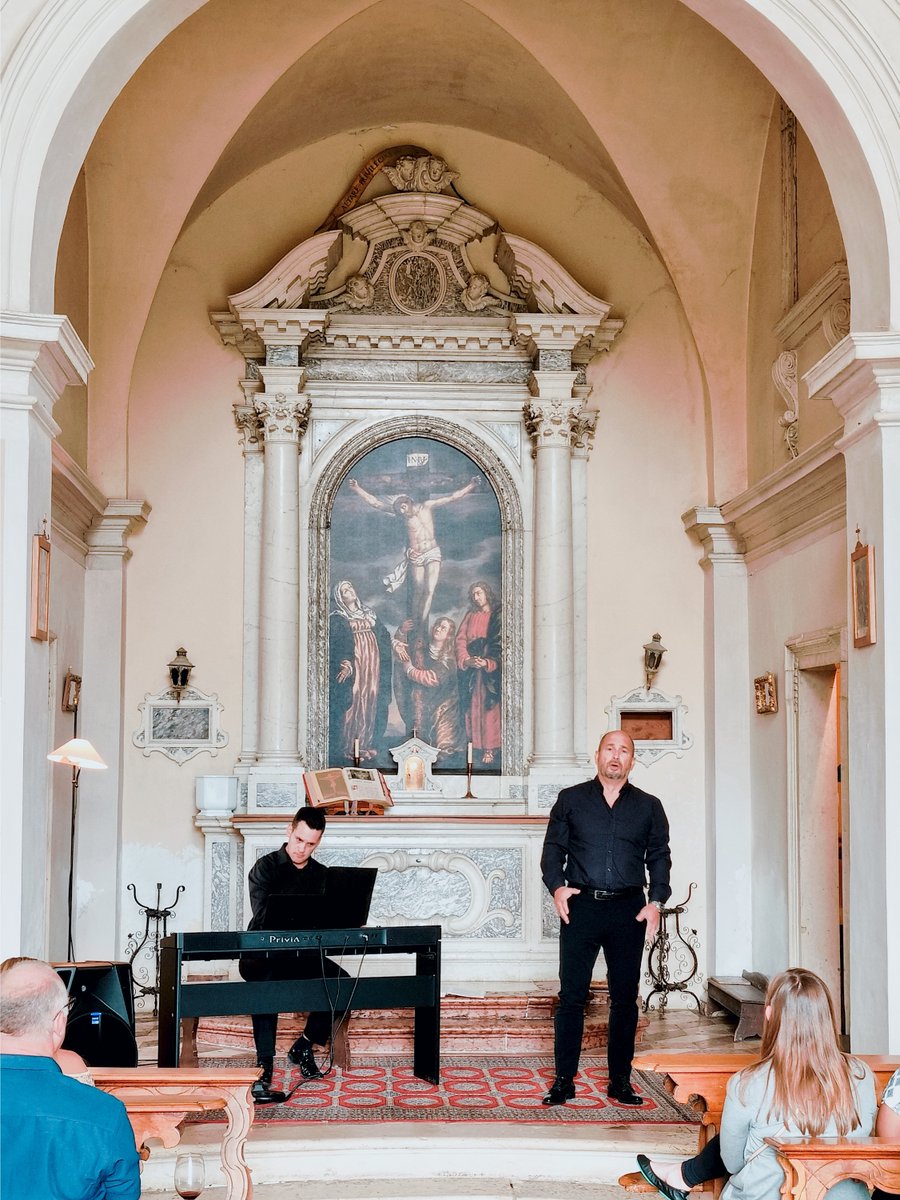 LeVie_Angarano's tweet photo. What a day yesterday! #VineyardLunch for our friends Nina & Peter #TintoTravels, #LeVieAngarano #organicwines, unexpected lyric concert of trio M° #EnricoRinaldo #LorenzoZiliotto #LucaMinuzzo in the family church. It happens only in #VillaAngarano #BassanodelGrappa #Veneto #Italy https://t.co/2c8mVMMBbT