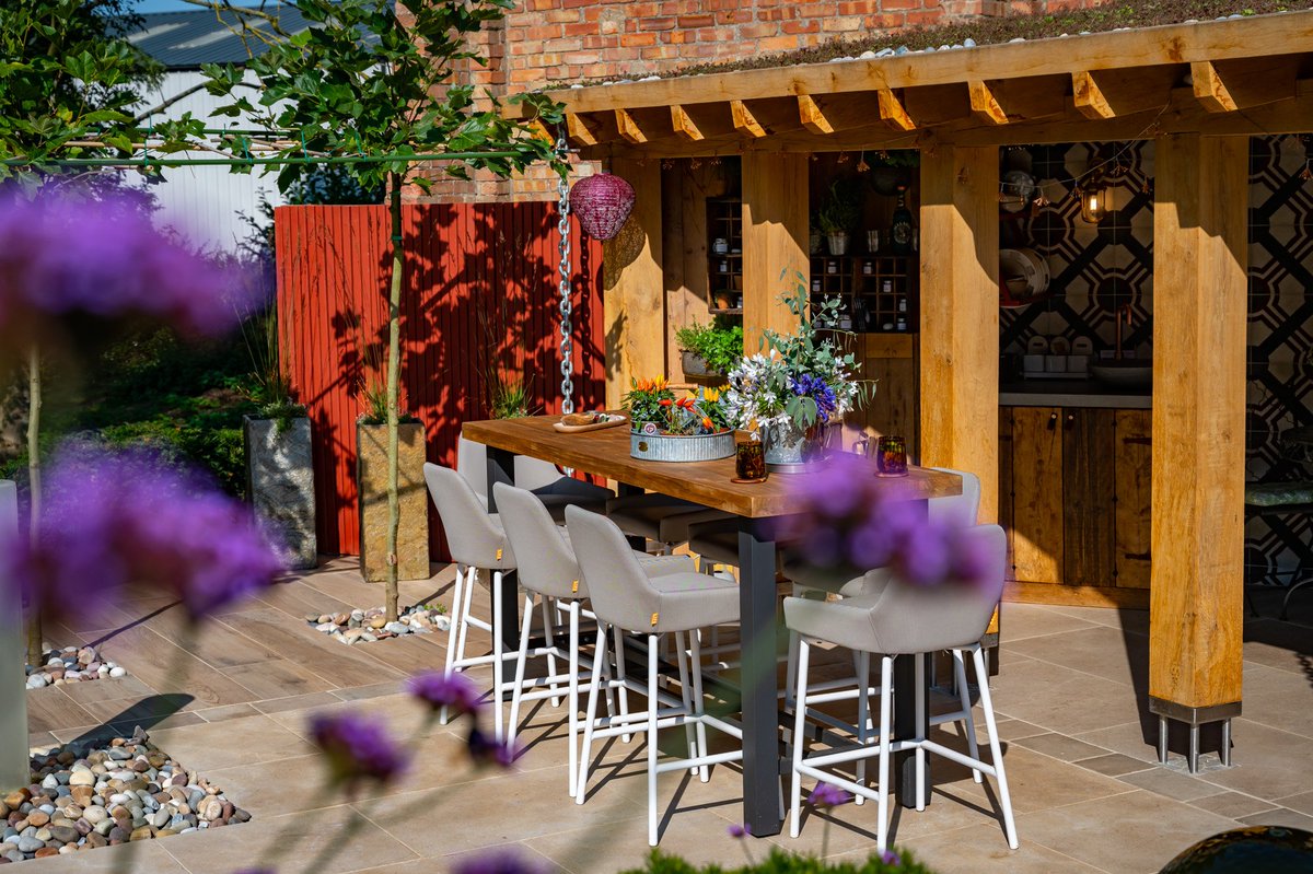 Impressive to see these gorgeous customer pictures of our LIFE Outdoor Living Nevada Bar and Nuna Bar Chairs 😍

For more information about our Life Outdoor Living Range please visit our website bit.ly/3zCKqPL