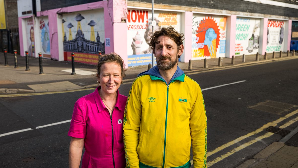 recycle_now's tweet photo. 🎨This isn't just any mural–it's a CO₂ /harmful toxin absorbing mural. 
This #RecycleWeek we've commissioned local artists to paint murals on city walls across the nation.  #LeoBoyd and #LauraNelson did wonders to these walls in #Belfast! @GraphenstoneUK @blankwallscollective https://t.co/yyIr88JKkc