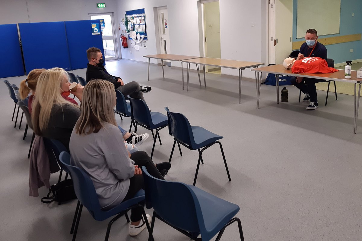 Yesterday tenants from Newtown Green in #Comber took part in some first aid training delivered by <a href="/RedCrossNI/">Red Cross NI</a>. 

What better way could you spend an afternoon than spending it learning how to save someone's life? Brilliant work everyone! 👏

#TenantParticipation