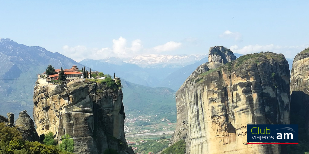azulmarinoviaje's tweet photo. Y con este resumen ponemos fin al #viaje del #ClubViajerosAM que nos ha dejado con ganas de más.
Un viaje por los tesoros escondidos en #Europa, desde #Tirana hasta los #Monasterios de #Meteora, pasando por el #Mantantial del #OjoAzul. Joyas que nos han robado el ❤️para siempre. https://t.co/3f9ywUmGrM