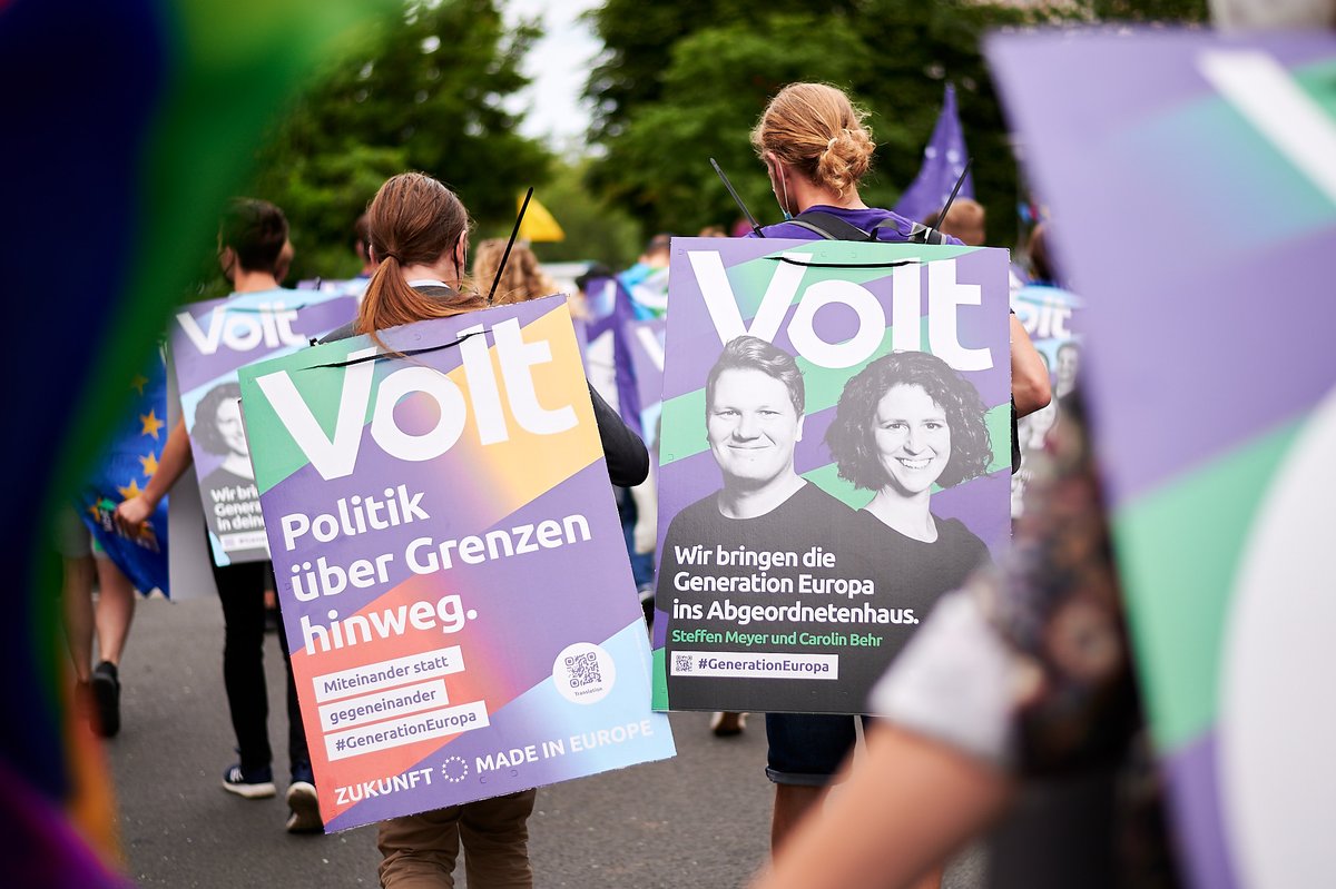 theberlinermag's tweet photo. No, they don't deliver takeaways. So what's behind the new party vying for your vote this weekend?

Volt: The new pro-Europe party on the block

https://t.co/u38z83XQqu https://t.co/pcQNzulUGl