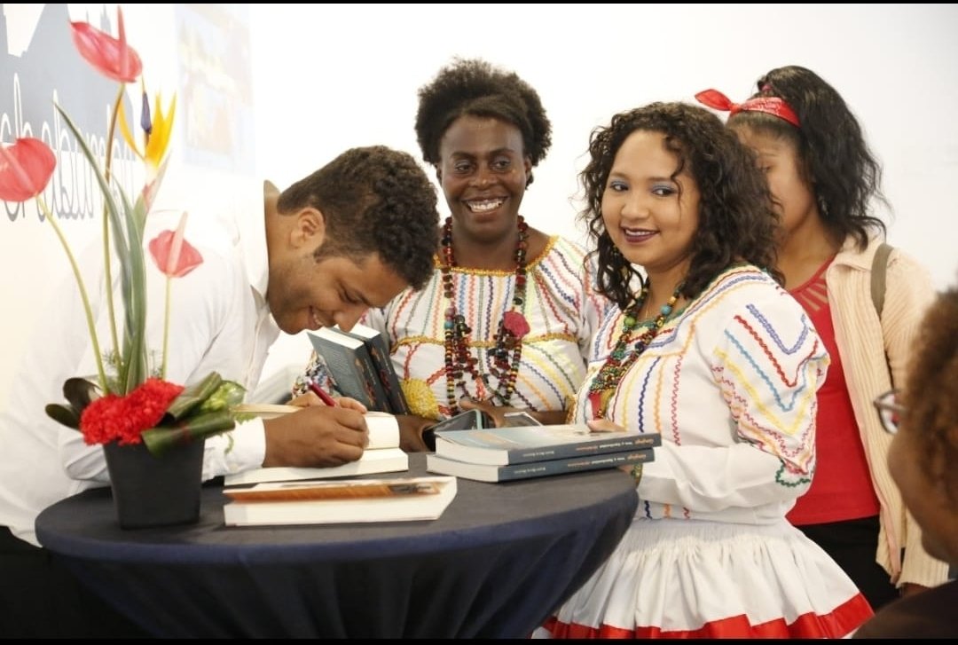 MartinBallivian's tweet photo. AYER ASÍ REFLEXIONÉ SOBRE NUESTRO DÍA DEL PUEBLO AFROBOLIVIANO. CARECEMOS DE VERDADEROS Y VERDADERAS REPRESENTANTES ANTE EL ESTADO Y LIDERES QUE TRABAJEN POR EL BIEN COMÚN. https://t.co/a6DxiNhQBL
