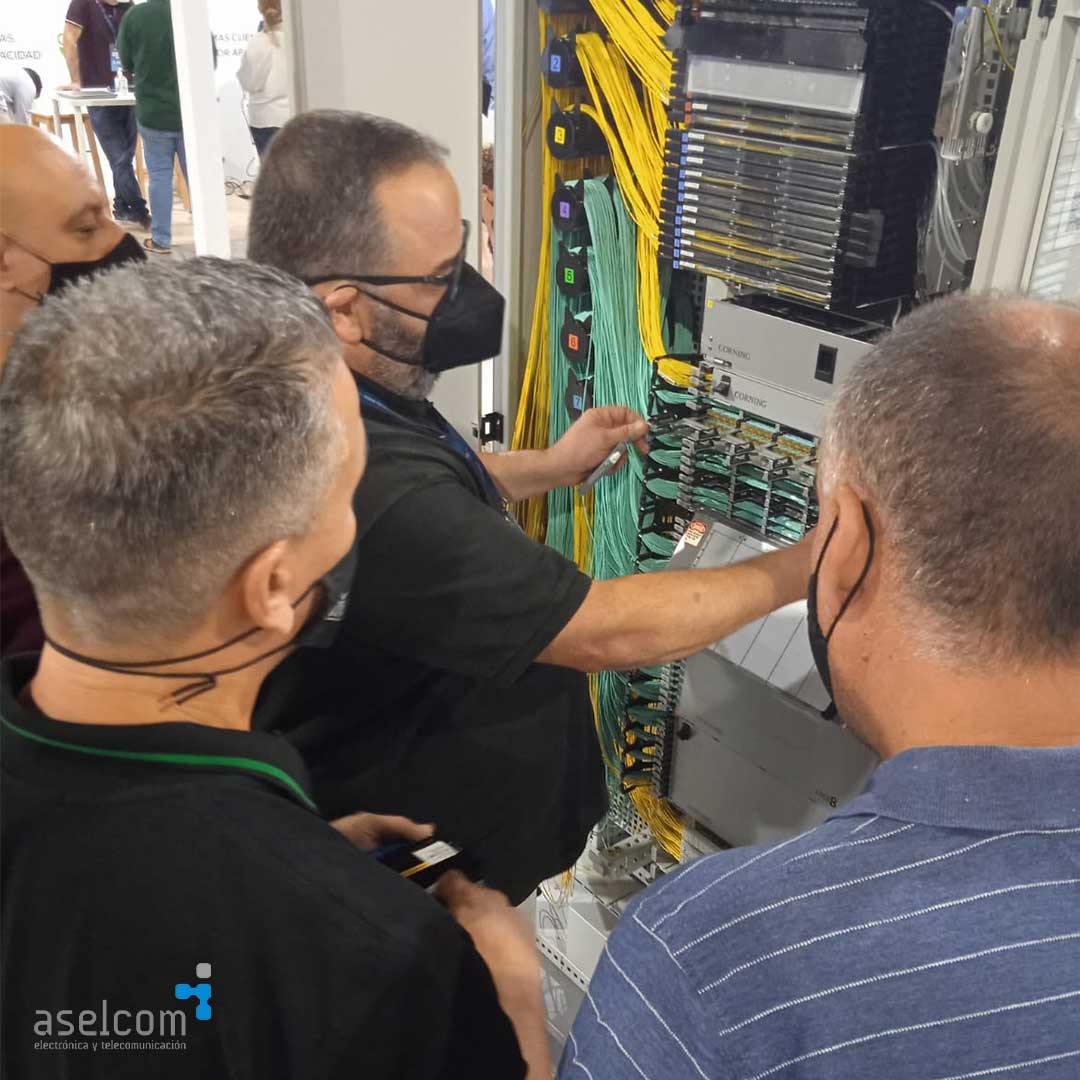 aselcom_sa's tweet photo. Presentando el gabinete individual Centrix de @Corning Incorporated

Seguimos en el stand 87B-88B de la feria tecnológica @aotec_es en @Fycma - Palacio de Ferias y Congresos de Málaga

#FTTH #seguridad #AOTEC21 #tecnología #conectividad #ciberseguridad #FTTHInternet #internet https://t.co/D1qeo3WAdb