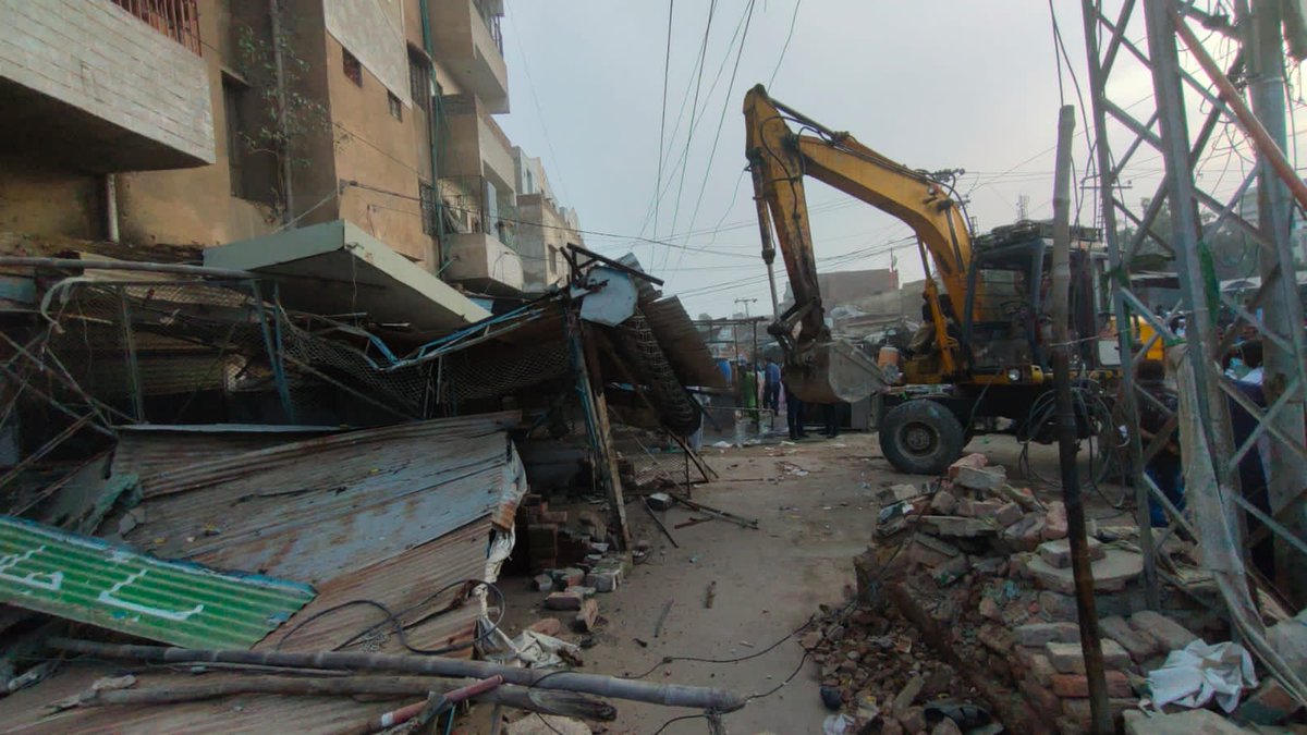 mmwattoo's tweet photo. Concluded a tough anti encroachment operation at Hala Naka. https://t.co/CGjFIKn94v