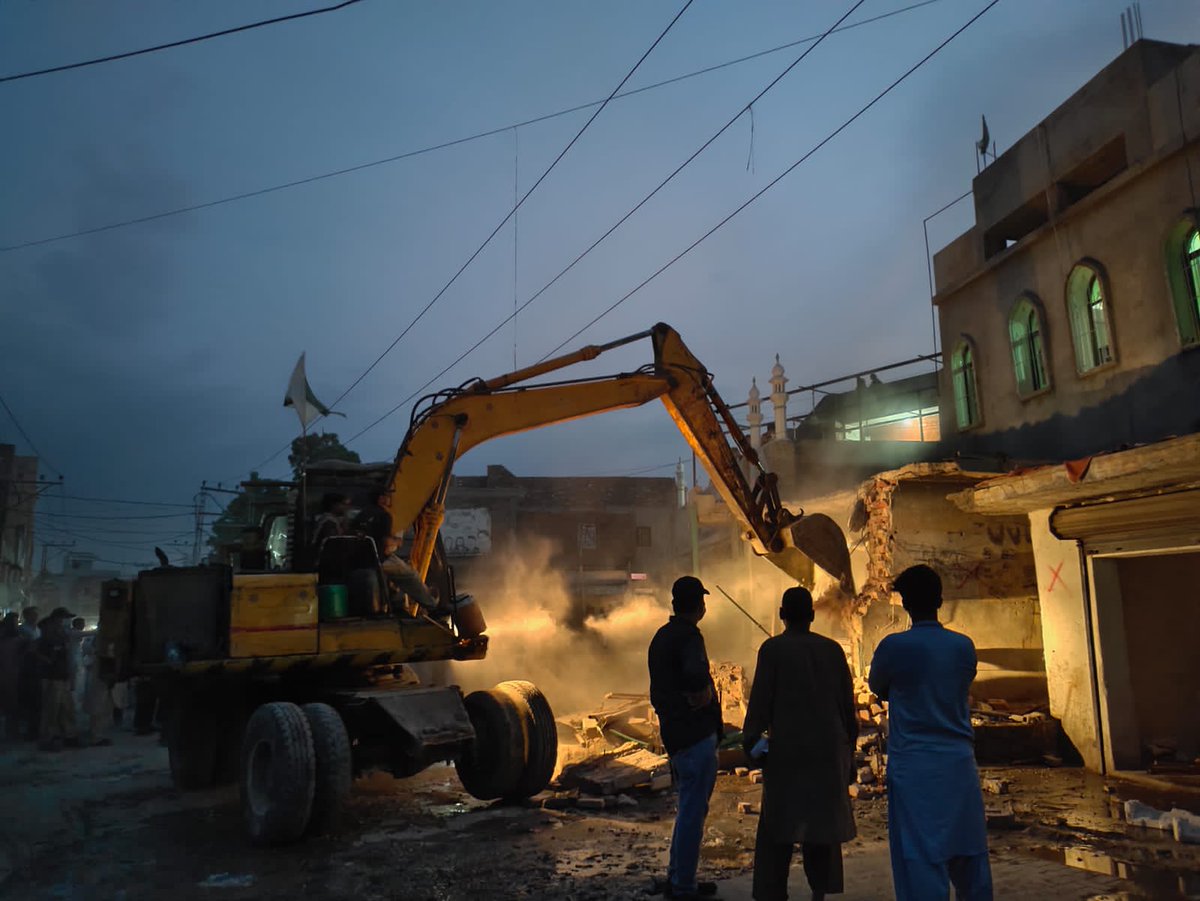 mmwattoo's tweet photo. Concluded a tough anti encroachment operation at Hala Naka. https://t.co/CGjFIKn94v