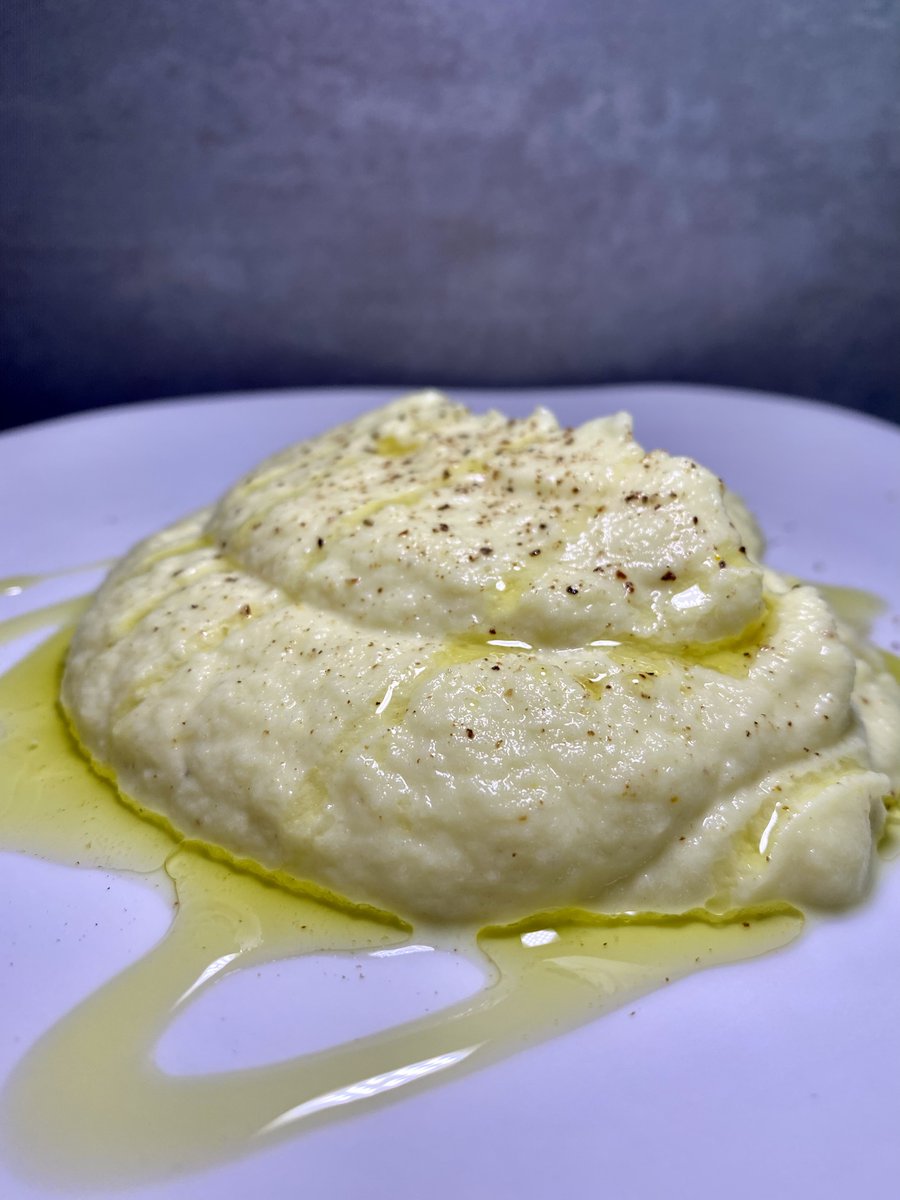 Hoy os enseñamos a hacer un puré de coliflor y mantequilla con Curry de Madrás. Sedoso y perfumado.
Guarnición o primer plato perfecto 😎😎
👉 youtu.be/ixSv9-vjltk 
#veganfood