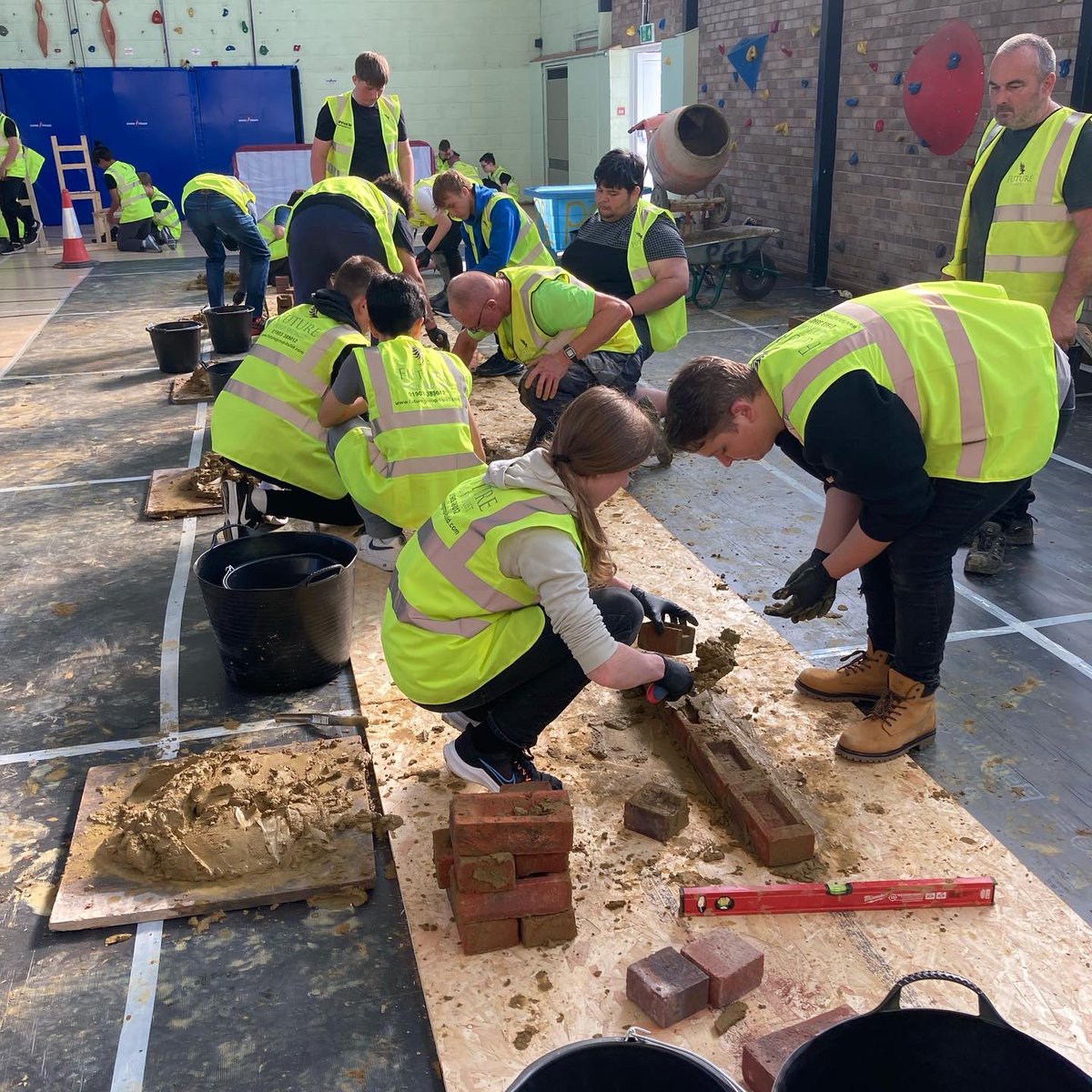 sta_worthing's tweet photo. Real life work experience for our Year 11s in full swing today, staying #futurefocused! Thanks to the amazing support from @futuregroup_build @futuregroup_plumbing @pandhelectrical and @pglbrickworkandscaffolding for offering this experience! #nextsteps #preparingforyourfuture https://t.co/ilhqeKV9CN