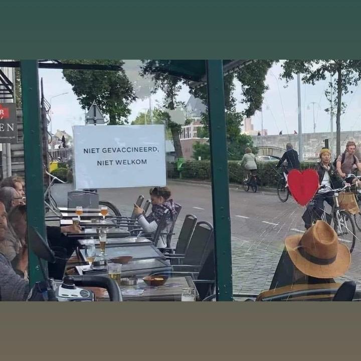 thecountstories's tweet photo. Ze tappen zelfs 'Kaag bier' in #cafefrape - Maastricht.
Misschien binnenkort ook een 'Hugo'tje' met extra 'prik'? https://t.co/YE9Ficd6ov