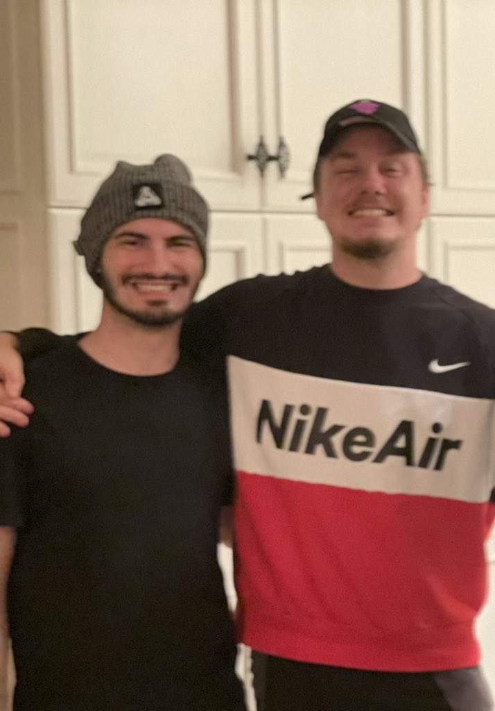 OVOPhantuums🇨🇦 tweet media