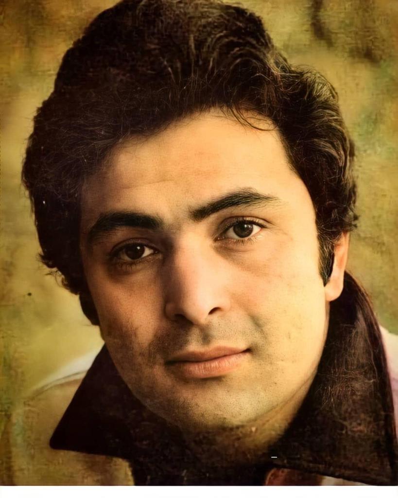 RishiKapoorFC1's tweet photo. #FridayFeeling #rishikapoor Missing you Sir.
Sharing this lovely pic sent to us by an ardent fsn on WA fanclub group. https://t.co/IzEED5wOk5