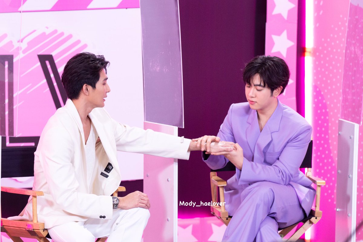 Mody_haelover's tweet photo. อยากมีคนมาทาครีมให้บ้างจังอ่ะ @Earth_Pirapat @wixxiws
#เอิร์ทมิกซ์ #EarthMix
#ILYLifeMissionWithEarthMix https://t.co/lq40u5MRt7