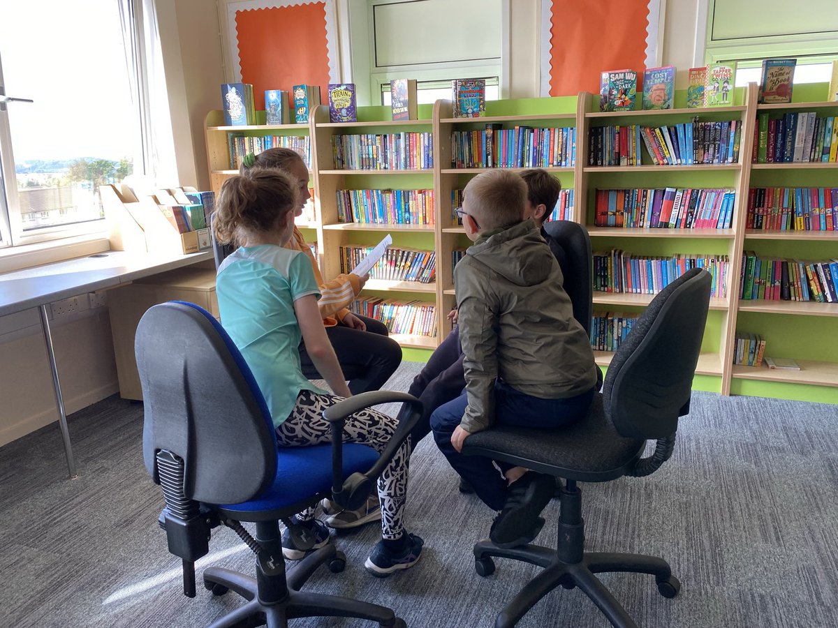 MsFBrown4's tweet photo. P6 had some really good discussions about different scenarios they might encounter when online. @FoxCovertPS https://t.co/u8MZ06Mffv