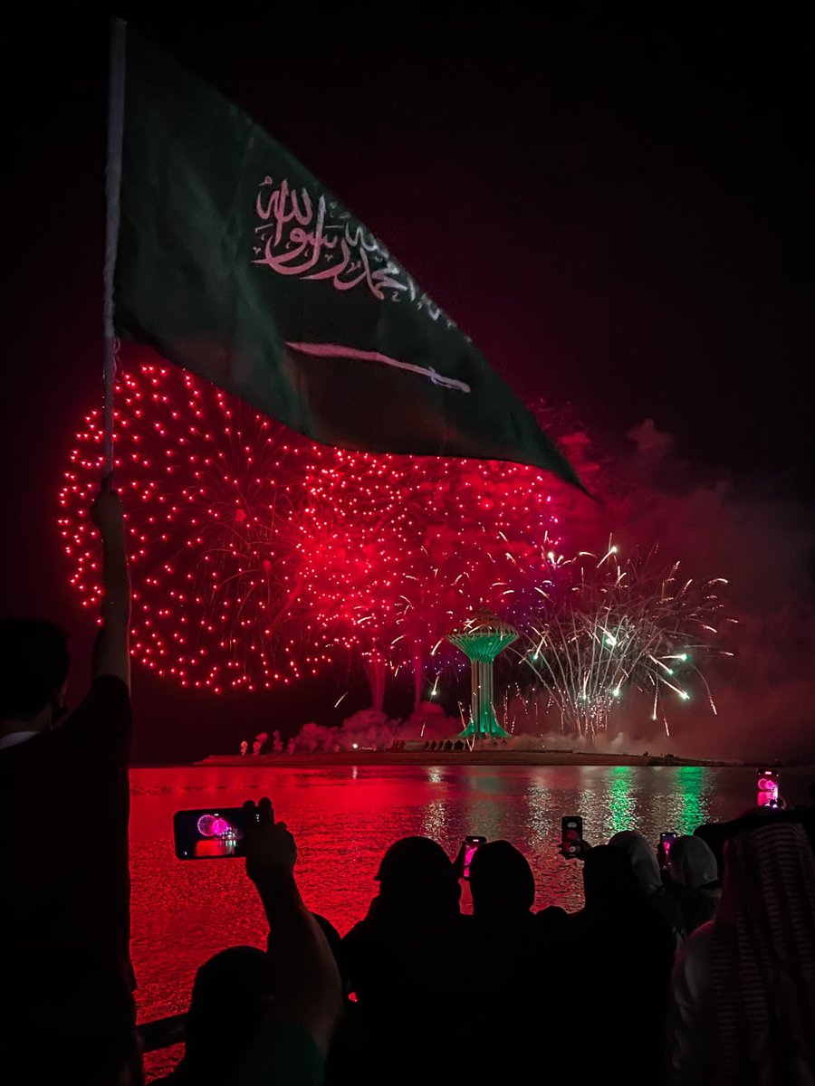 #اليوم_الوطني_السعودي  
كُل عـام ووطنـي يُعانق السـماء مجـداً🇸🇦💚.