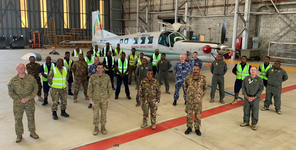 AustralianArmy's tweet photo. Commander of #AusArmy’s 1st Division MAJGEN Jake Ellwood and @CDF_PNGDF celebrate the 45th anniversary of the Papua New Guinea Defence Force Engineering Battalion.
Engineers from the Battalion came to Australia’s aid last year during the Black Summer bushfires.
#GoodSoldering https://t.co/VnX4MpSYsD