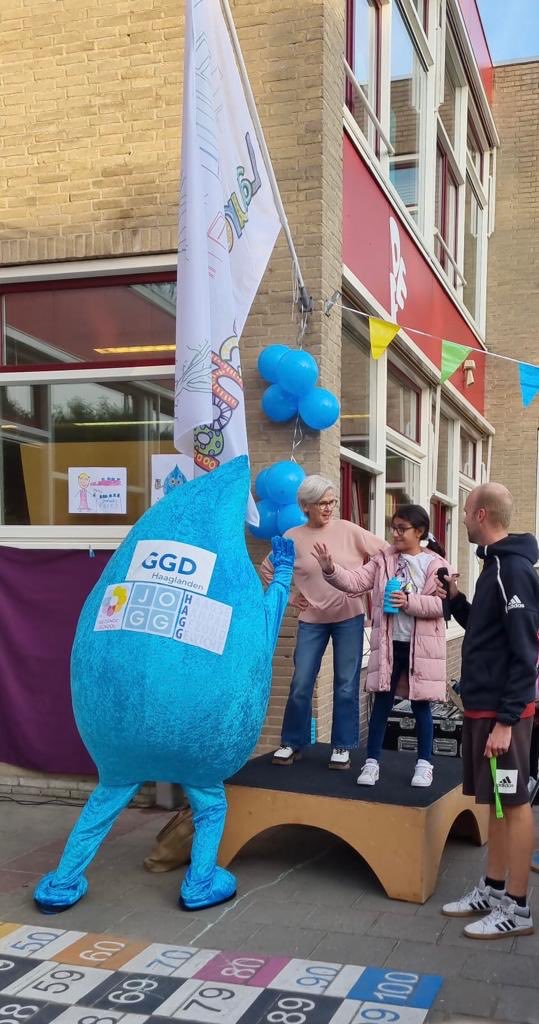 karinschrederh2's tweet photo. Deze week watertappunt op #gezondeschool van #LaurentiusSBO van de ⁦@LaurentiusSt⁩ in ⁦@GemeenteDelft⁩ ism ⁦@ggdhaaglanden⁩ en ⁦@JoggDelft⁩ en ⁦@lier_joline⁩ https://t.co/67IC8UIgnX