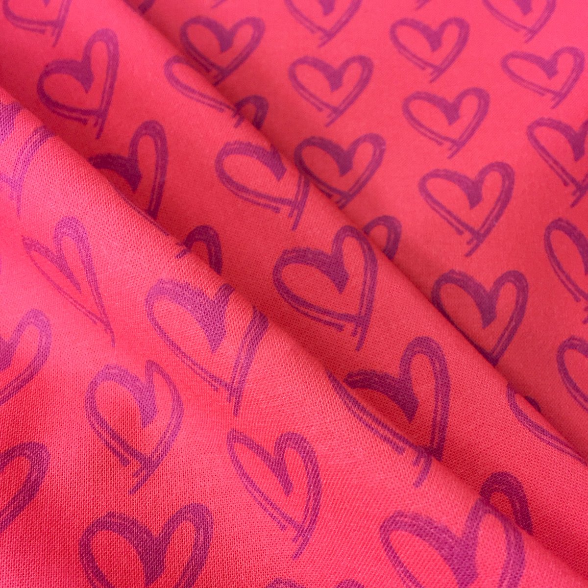 prinfab's tweet image. 💗 This colourful heart print with brushstroke motifs looks amazing on our Classic Plain 156gsm. This fabric is great for a wide range of uses such as quilting, craft and clothing. Thanks Rhianna for letting us share a photo. ⭐

#seamlesspattern #printedtextiles #surfacetexture