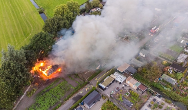 Schuur zwaar beschadigd door brand in Woerden