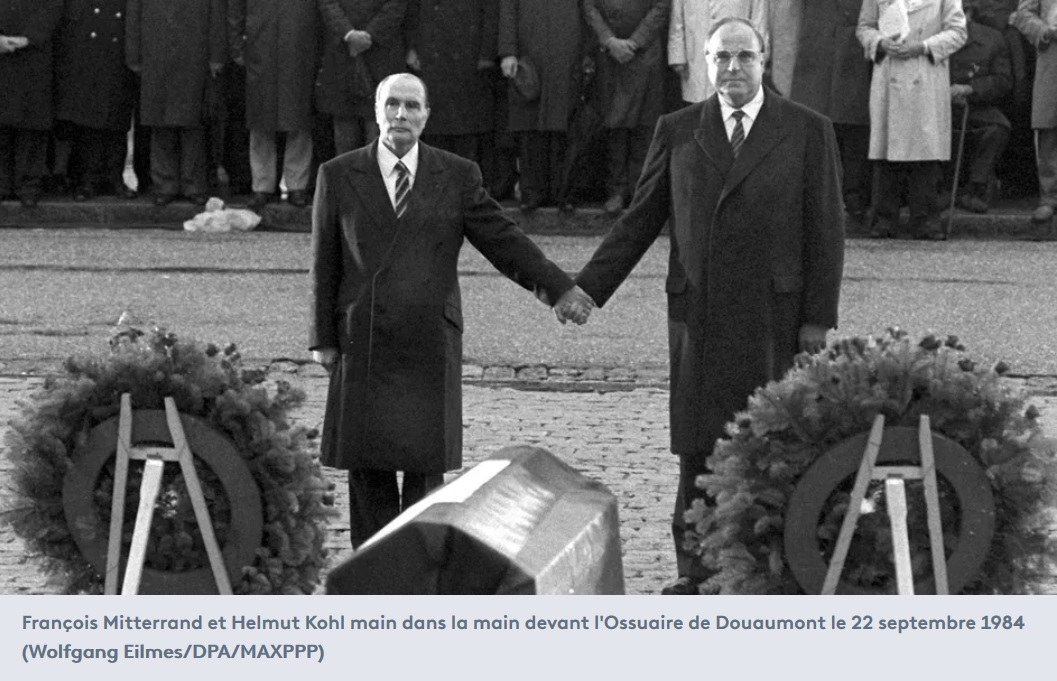 Para 37 viteve, më 22 shtator 1984, gjesti i Verdunit 

Pre 37 godina,  22. septembra 1984. gest Verduna 

Vor 37 Jahren am 22. September 1984: die Geste von Verdun

Il y a 37 ans, le 22 septembre 1984, le geste de Verdun 
🇫🇷 🇩🇪 #Verdun