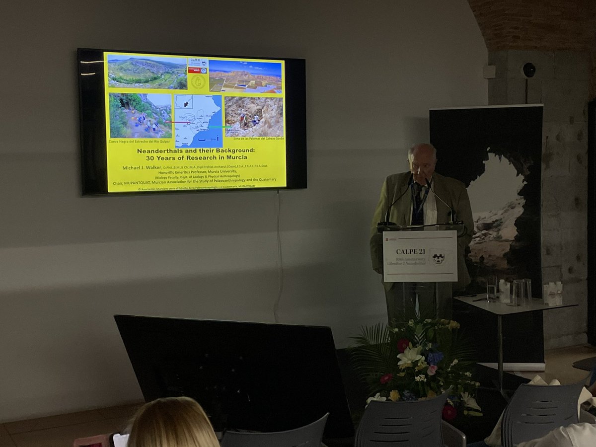 Para comenzar la mañana en #Calpe21 el profesor Walker hablando de los esqueletos neandetales de la Sima de las Palomas de Torre-Pacheco (Murcia).
<a href="/CalpeConference/">Calpe Conference (1-6 September 2026)</a> <a href="/GibraltarMuseum/">The Gibraltar National Museum</a> <a href="/Uni_Gib/">University_Gibraltar</a>