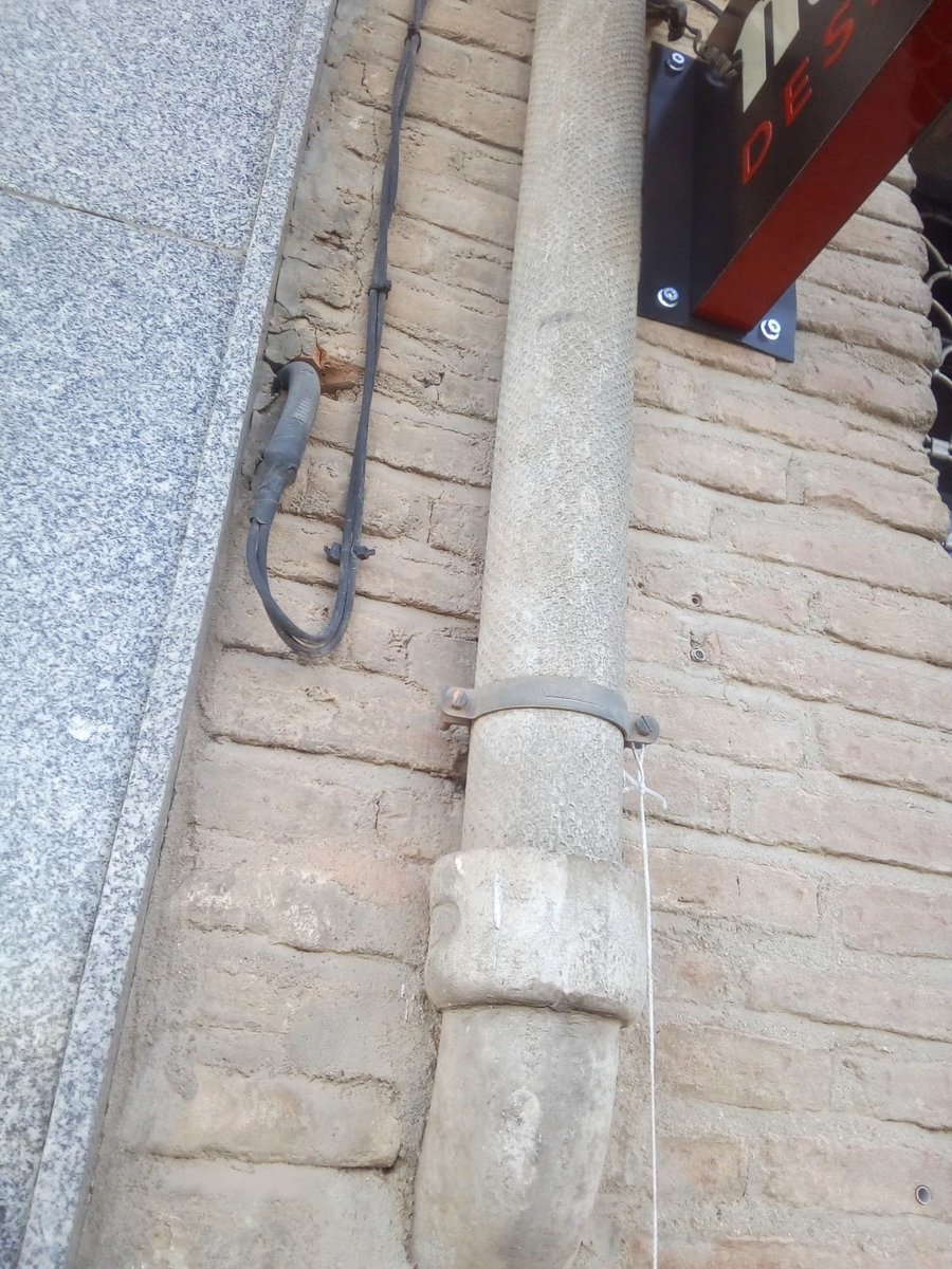 Serr0jas's tweet photo. @JulioComendador @avveltajo Y por cierto
Me preocupa también el #amianto del Paseo de la Rosa
De instalaciones Municipales Carlos III
En Terradas y Azoteas de Toledo https://t.co/7JTd2HKy3f